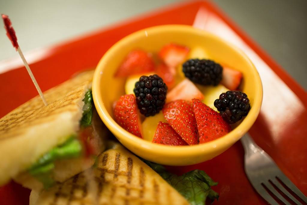 Holiday Deli & Ham Co. | restaurant | 585 Erin Dr, Memphis, TN 38117, USA | 9017634499 OR +1 901-763-4499