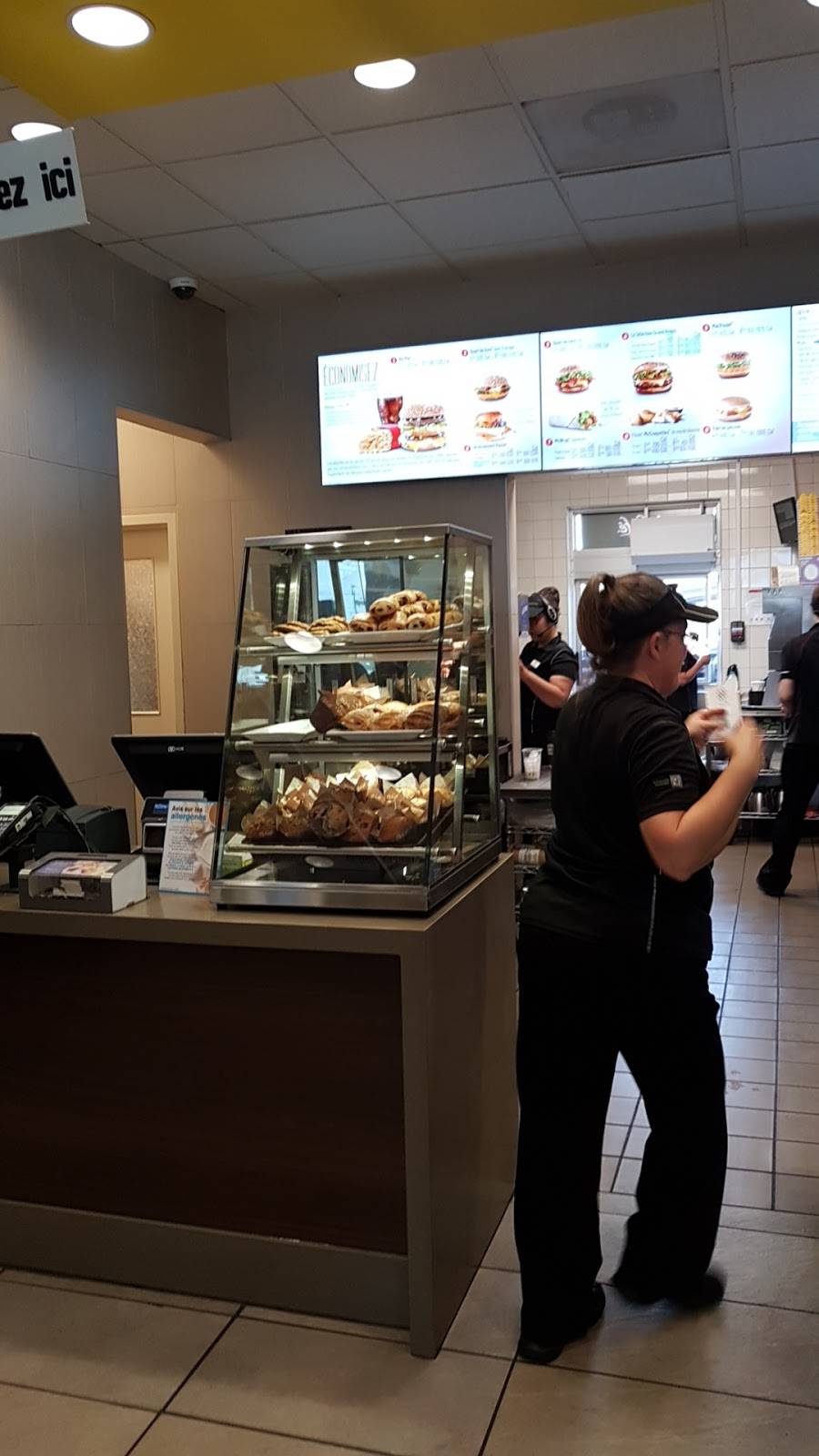 McDonalds | cafe | 4 Rue J. F. Kennedy, Saint-Jérôme, QC J7Y 4B4, Canada | 4504386368 OR +1 450-438-6368