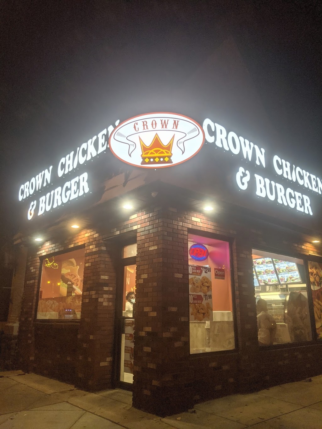 Crown fried chicken | restaurant | 600 S Broad St, Philadelphia, PA 19146, USA | 2674575265 OR +1 267-457-5265