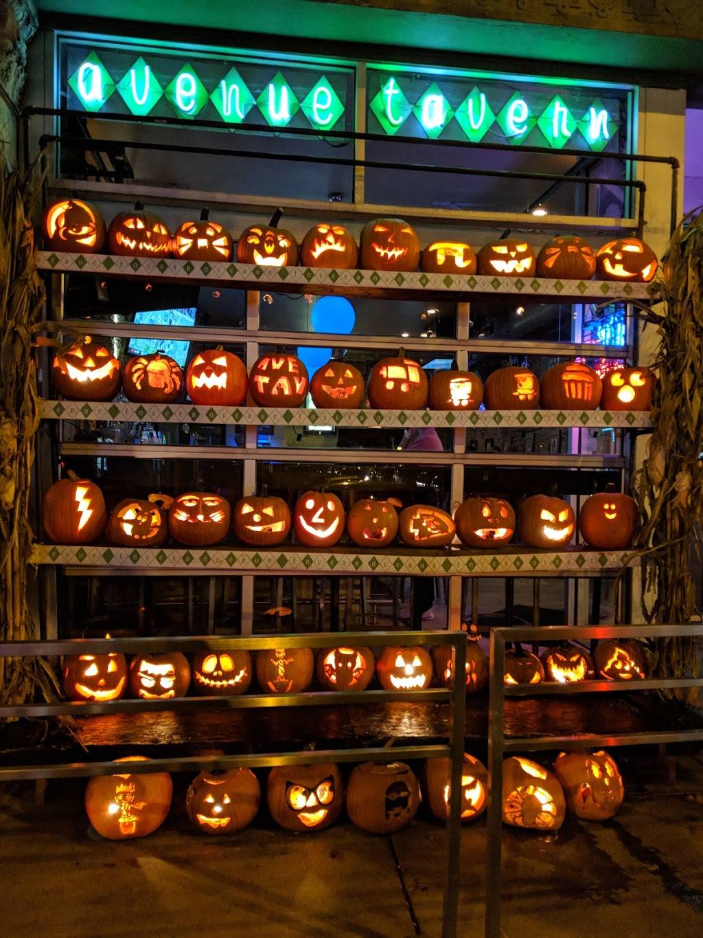 Avenue Tavern Chicago | night club | 2916 N Broadway, Chicago, IL 60657, USA | 7739757000 OR +1 773-975-7000