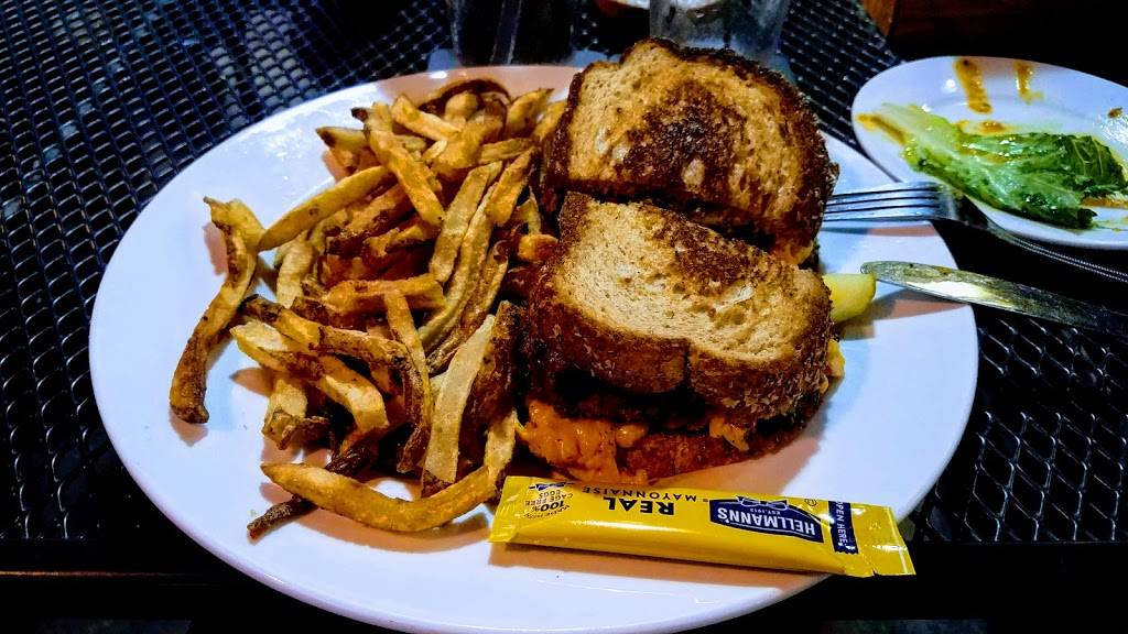 Vickerys Bar & Grill - Glenwood Park | restaurant | 933 Garrett St #101, Atlanta, GA 30316, USA | 4046278818 OR +1 404-627-8818