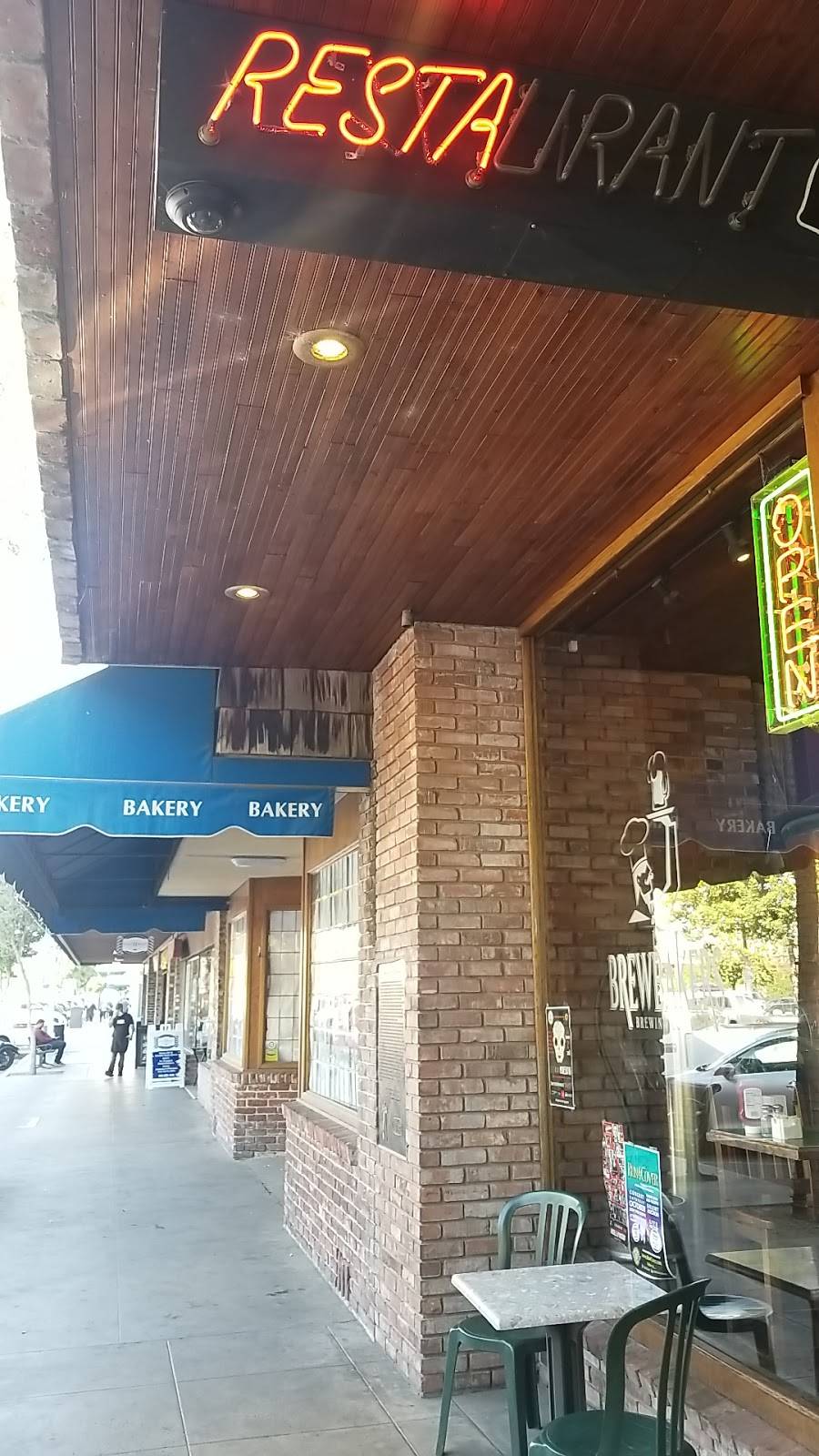 Brewbakers Brewing Co | restaurant | 219 E Main St, Visalia, CA 93291, USA | 5596272739 OR +1 559-627-2739