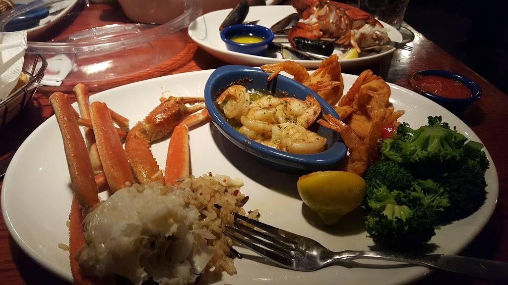 Red Lobster | restaurant | 209 S Weber Rd, Bolingbrook, IL 60490, USA | 6306799192 OR +1 630-679-9192
