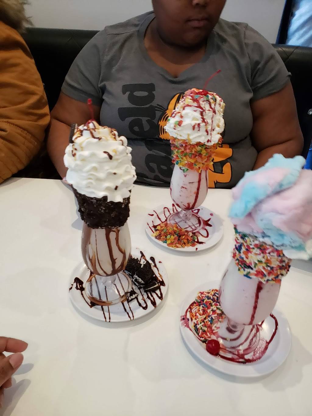 Jenavies Cafe | restaurant | 2920 Bruckner Blvd, Bronx, NY 10465, USA | 7186841324 OR +1 718-684-1324