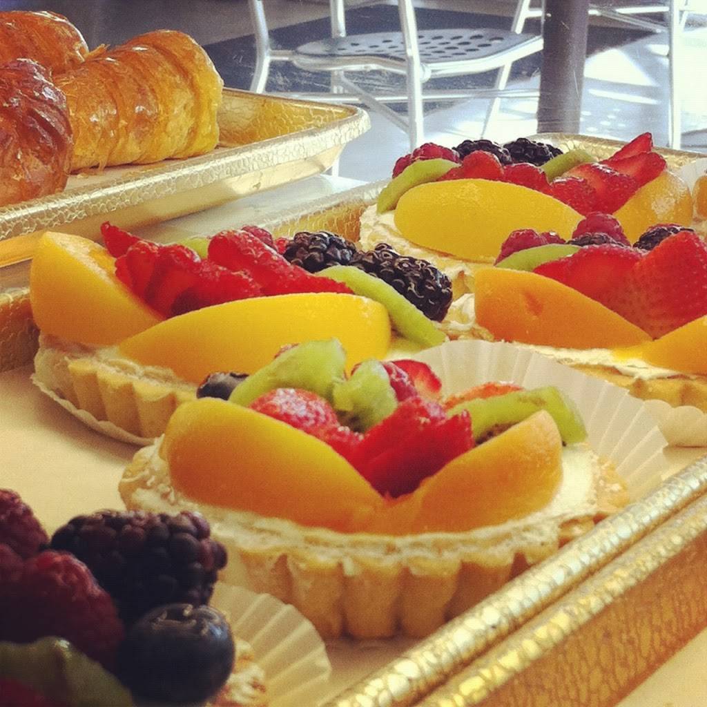 Cuscatleca Bakery | bakery | 3949, 2501 Sunset Blvd, Los Angeles, CA 90026, USA | 2134830432 OR +1 213-483-0432