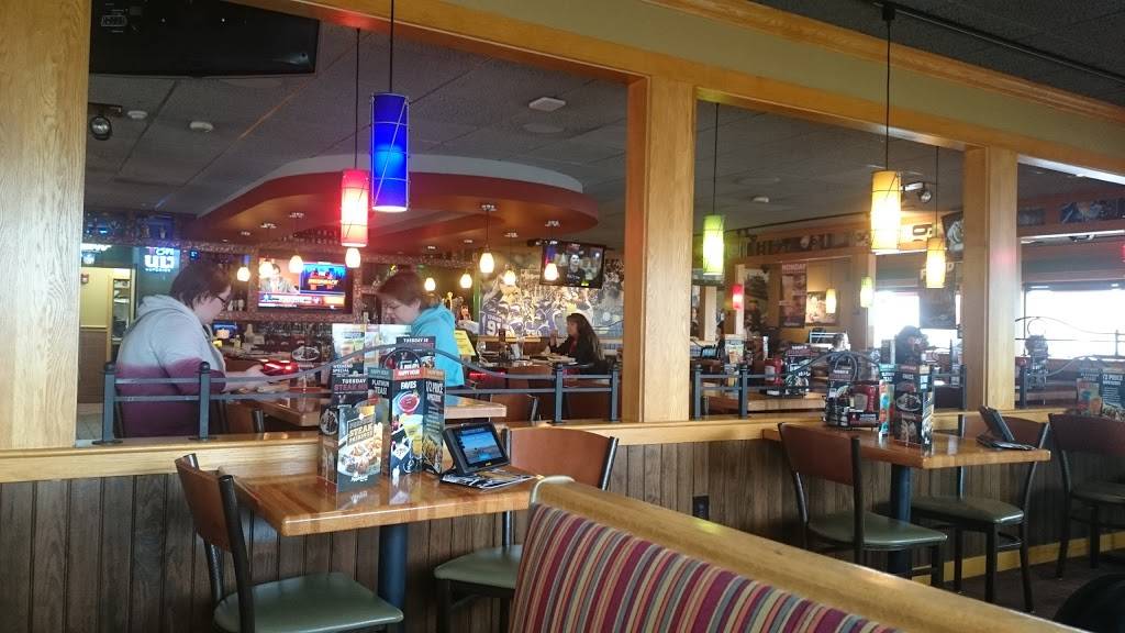 Applebees Grill + Bar | restaurant | 335 12th St SW, Forest Lake, MN 55025, USA | 6514646778 OR +1 651-464-6778