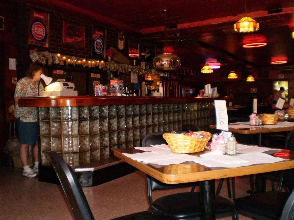 Charlies Tavern | restaurant | 111 W Porter St, Albion, MI 49224, USA | 5176299582 OR +1 517-629-9582