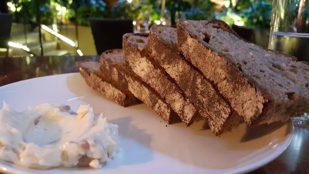 Michaels | restaurant | 1147 3rd St, Santa Monica, CA 90403, USA | 3104510843 OR +1 310-451-0843