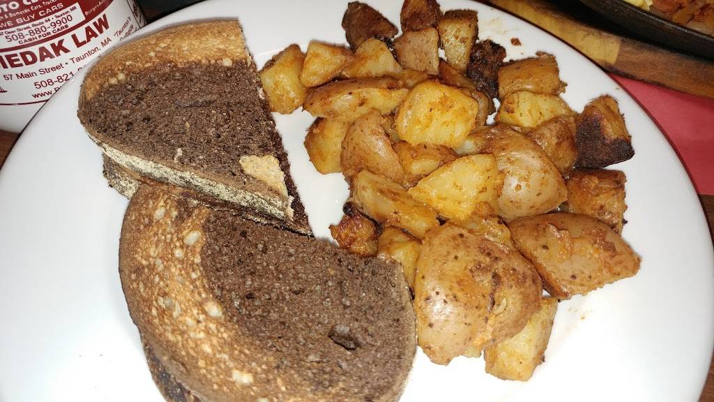 DeAvilas Restaurant & Catering | restaurant | 371 Weir St, Taunton, MA 02780, USA | 5088232047 OR +1 508-823-2047