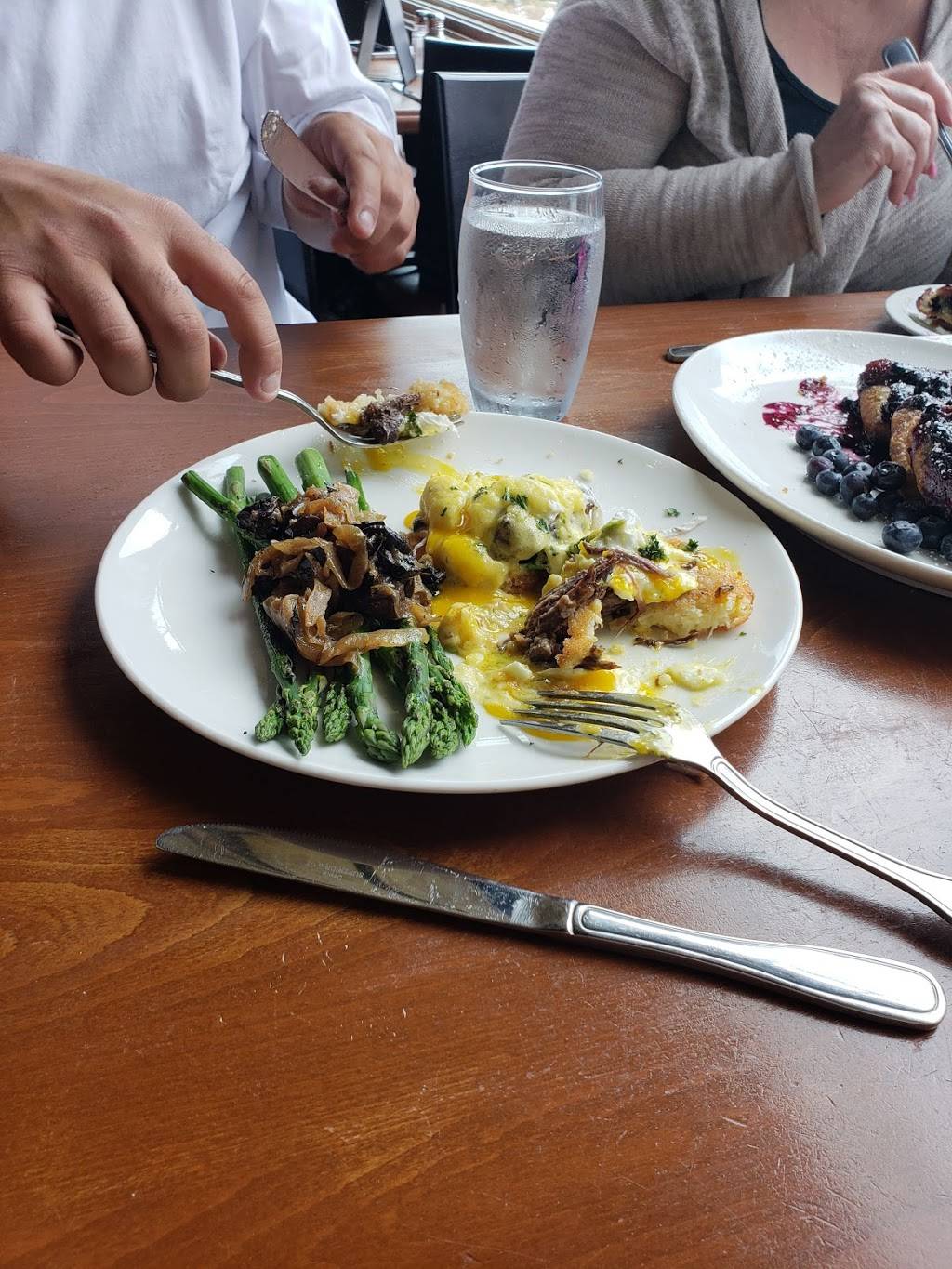 Horatios | restaurant | 60 Monarch Bay, San Leandro, CA 94577, USA | 5103515556 OR +1 510-351-5556