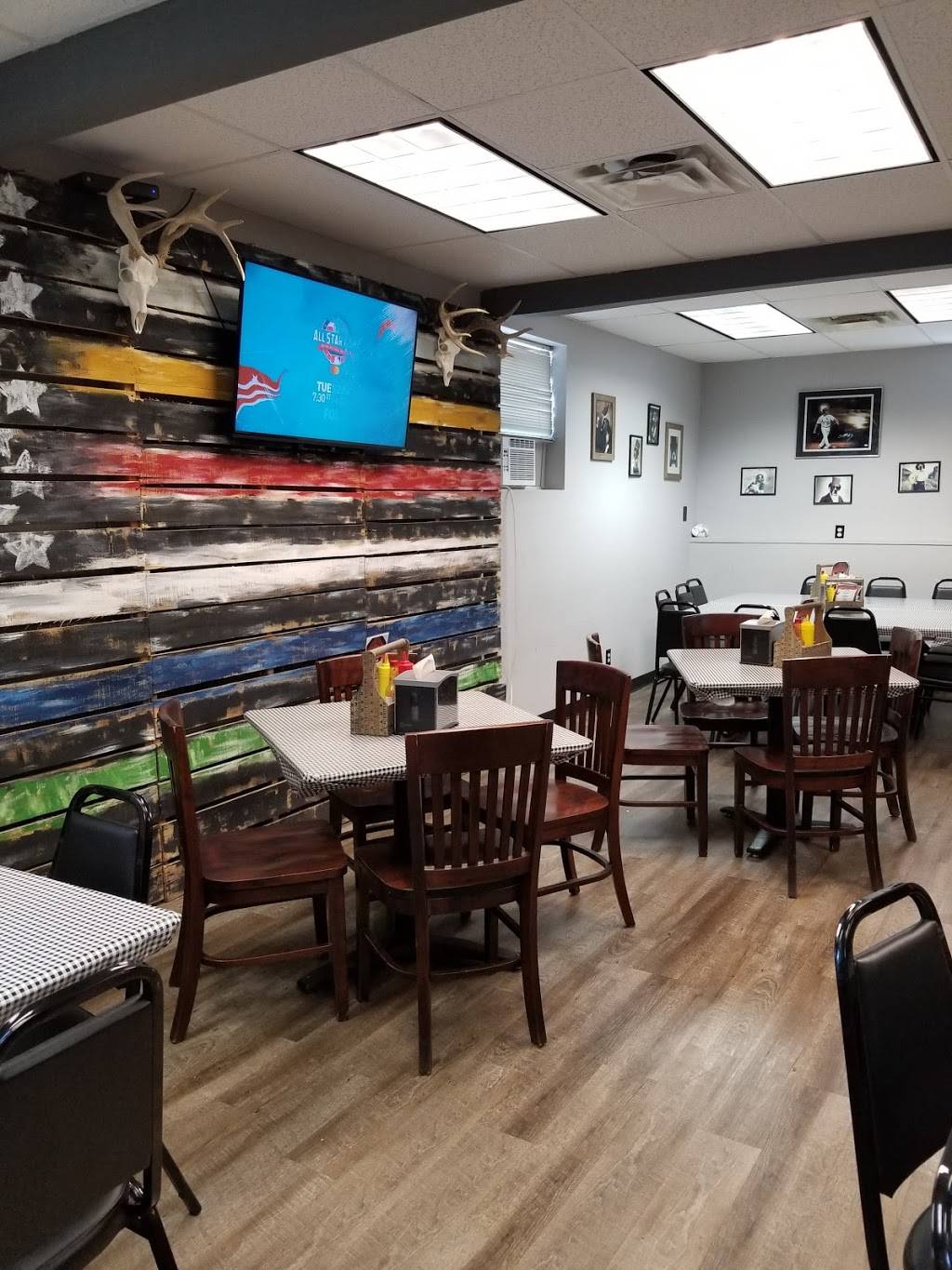 Dog House | restaurant | 100 S Truman Blvd, Crystal City, MO 63019, USA | 6364650718 OR +1 636-465-0718