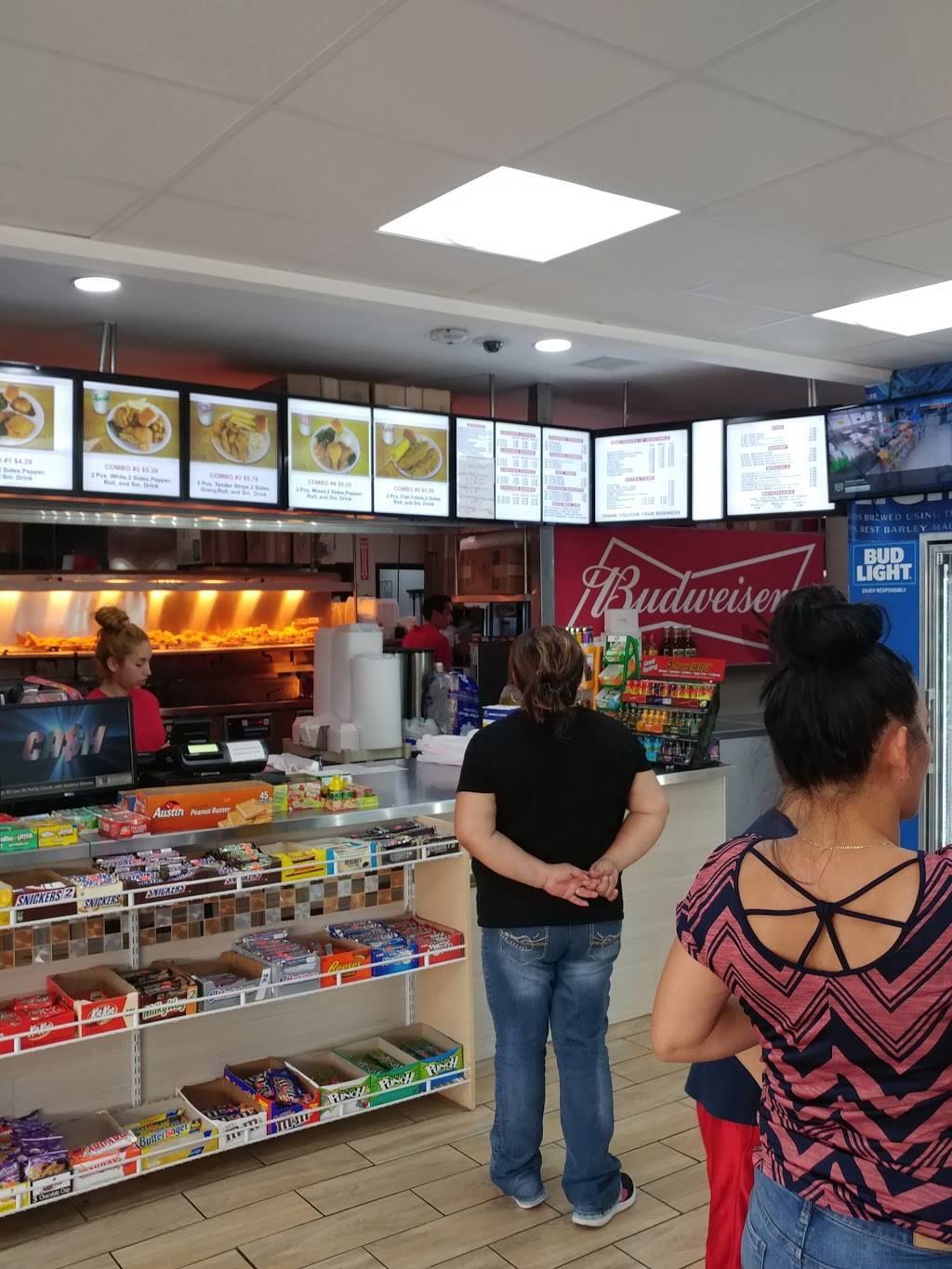 Lisas Chicken | restaurant | 1401 E Pioneer Pkwy, Arlington, TX 76010, USA | 8178600012 OR +1 817-860-0012