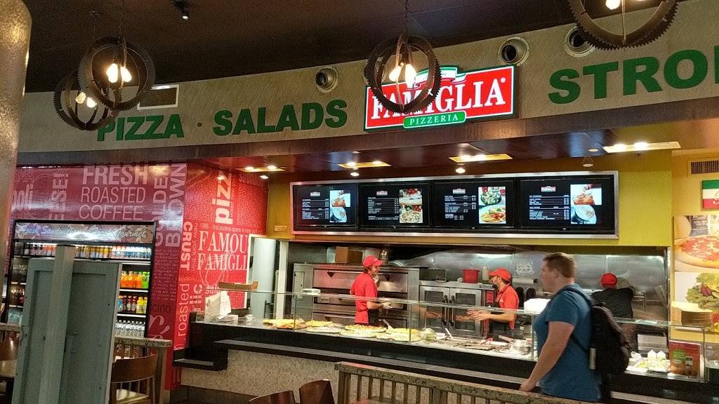 Famous Famiglia Pizzeria | restaurant | 9700 Airport Blvd # 124, San Antonio, TX 78216, USA | 2109308844 OR +1 210-930-8844