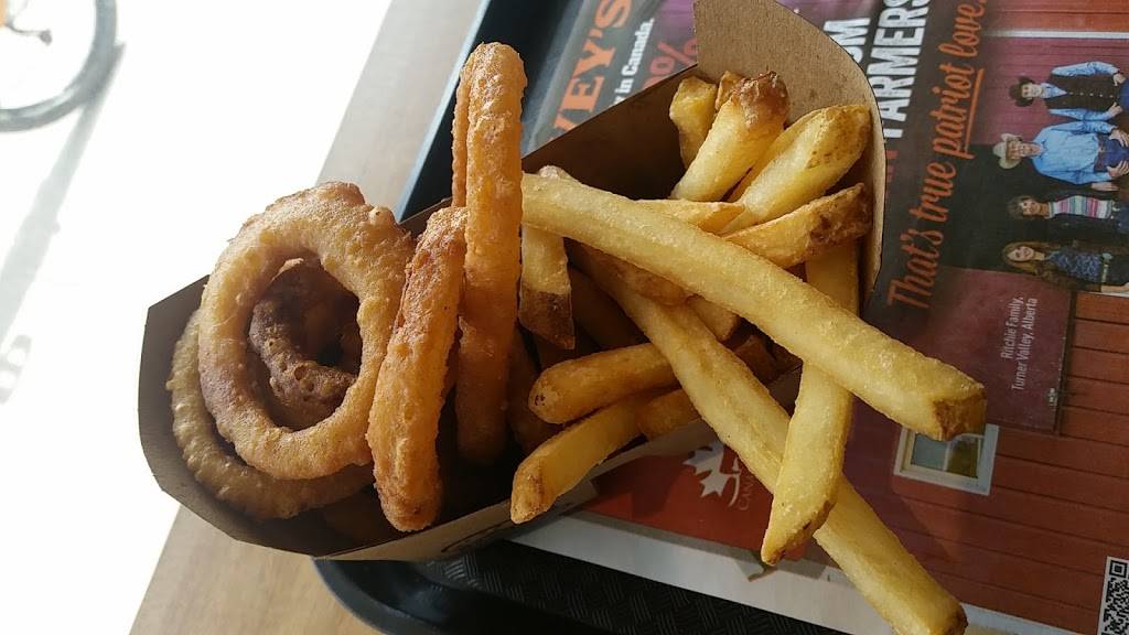 Harveys 830 Norwest Rd. | restaurant | Canada, Ontario, Kingston, Norwest Road Unit 3a Kingston Ontario CA 邮政编码 :邮政编码: K7P 2N4 | 6133849186 OR +1 613-384-9186