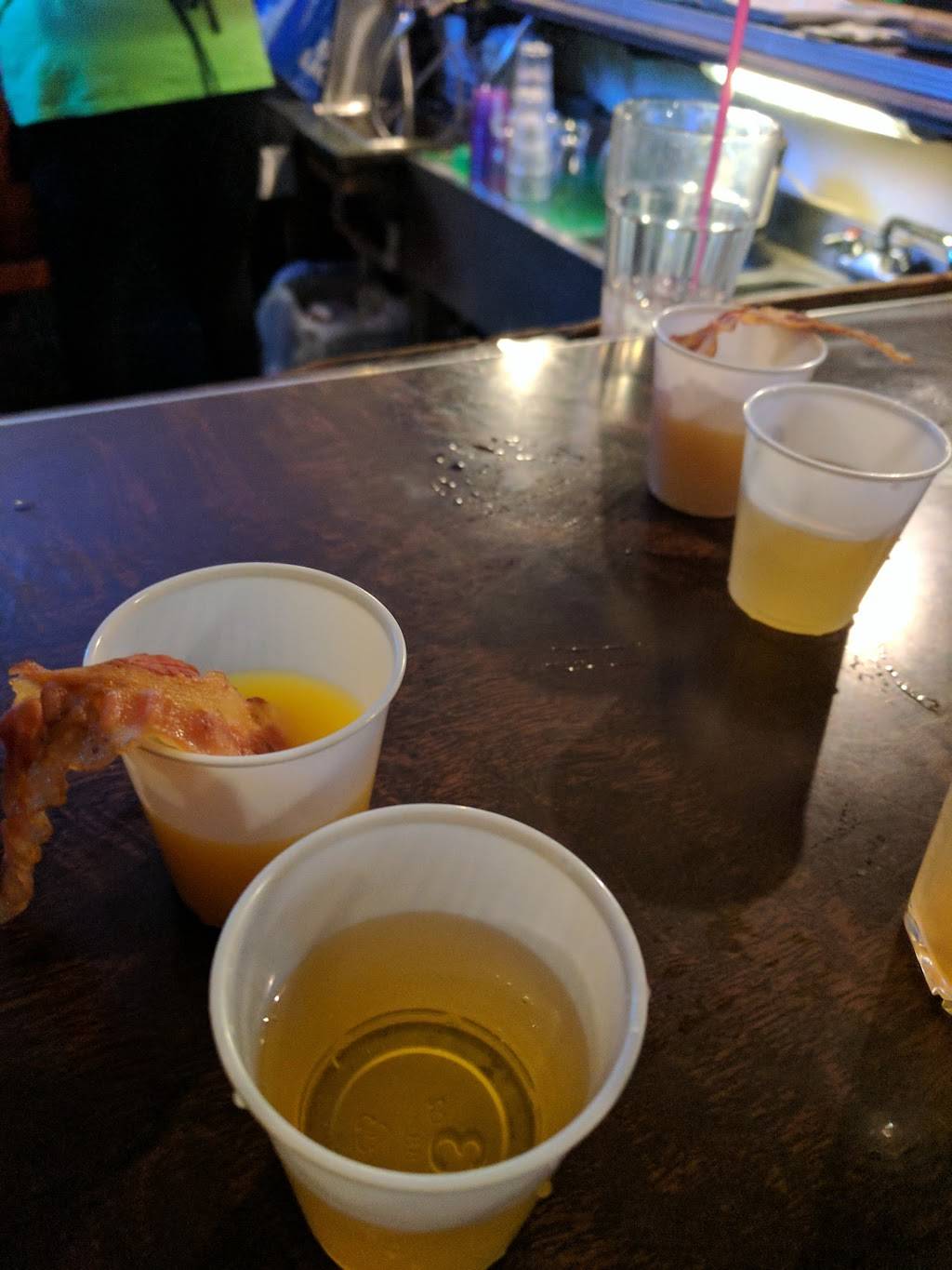 DJs Pub & Grill | restaurant | 2064 Henry St, Muskegon, MI 49441, USA | 2317552791 OR +1 231-755-2791