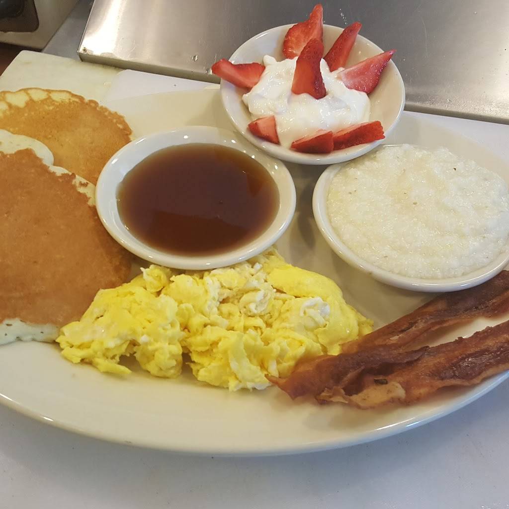 Pineapples Caribbean American Restaurant | restaurant | 5880 Normandy Blvd, Jacksonville, FL 32205, USA | 9045805837 OR +1 904-580-5837