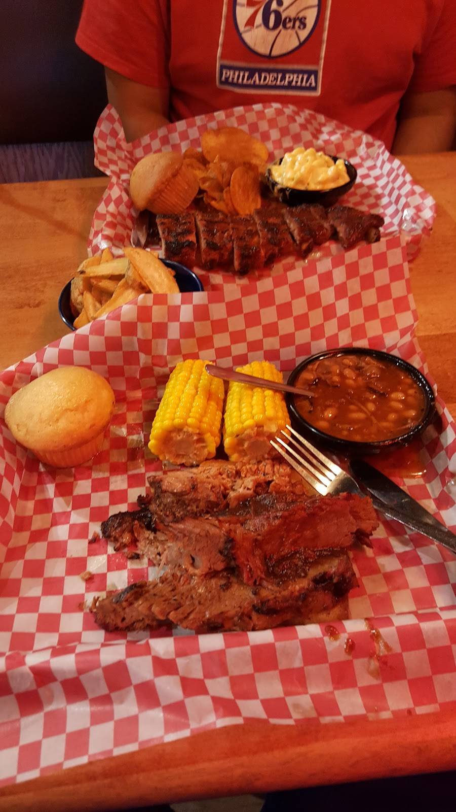 Famous Daves Bar-B-Que | restaurant | 6925 Camino Arroyo, Gilroy, CA 95020, USA | 4088421400 OR +1 408-842-1400