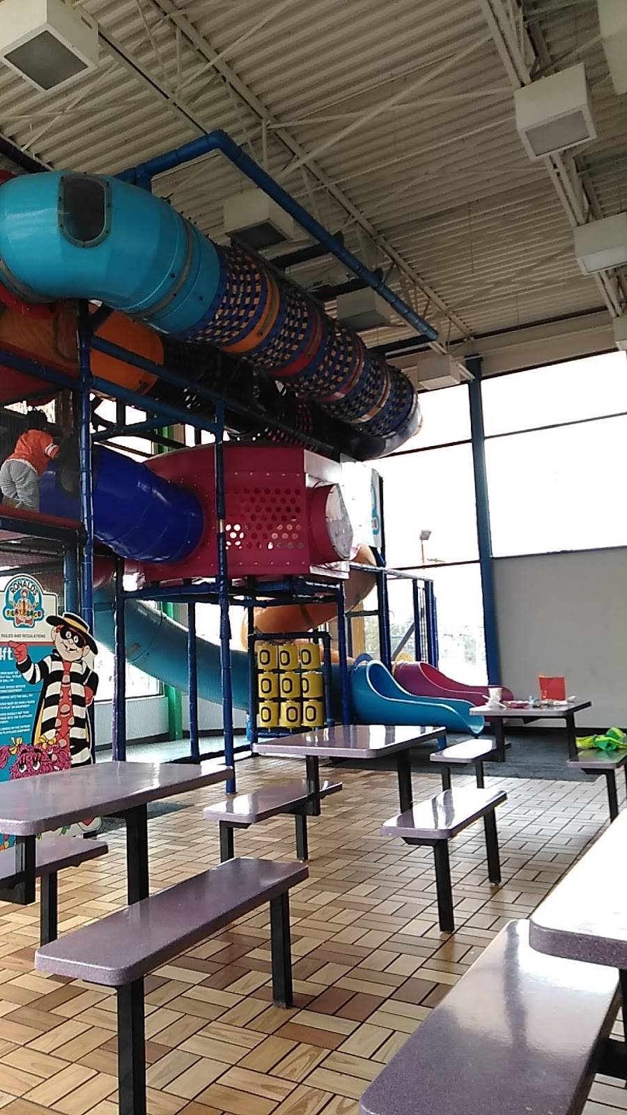 McDonalds | cafe | 4526 Erdman Ave, Baltimore, MD 21213, USA | 4104839723 OR +1 410-483-9723