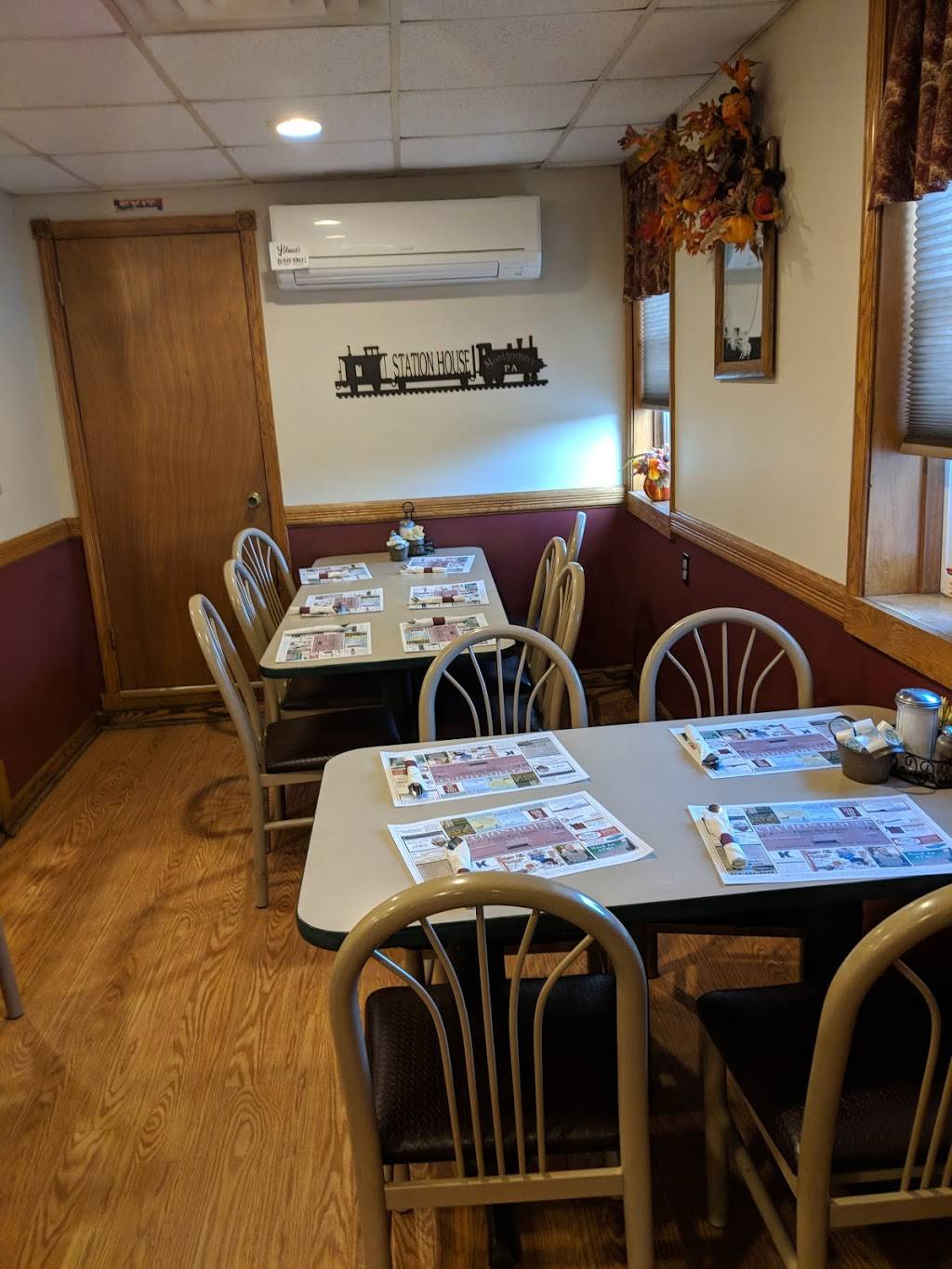 Station House | restaurant | 44 Montgomery St, Montgomery, PA 17752, USA | 5705472283 OR +1 570-547-2283