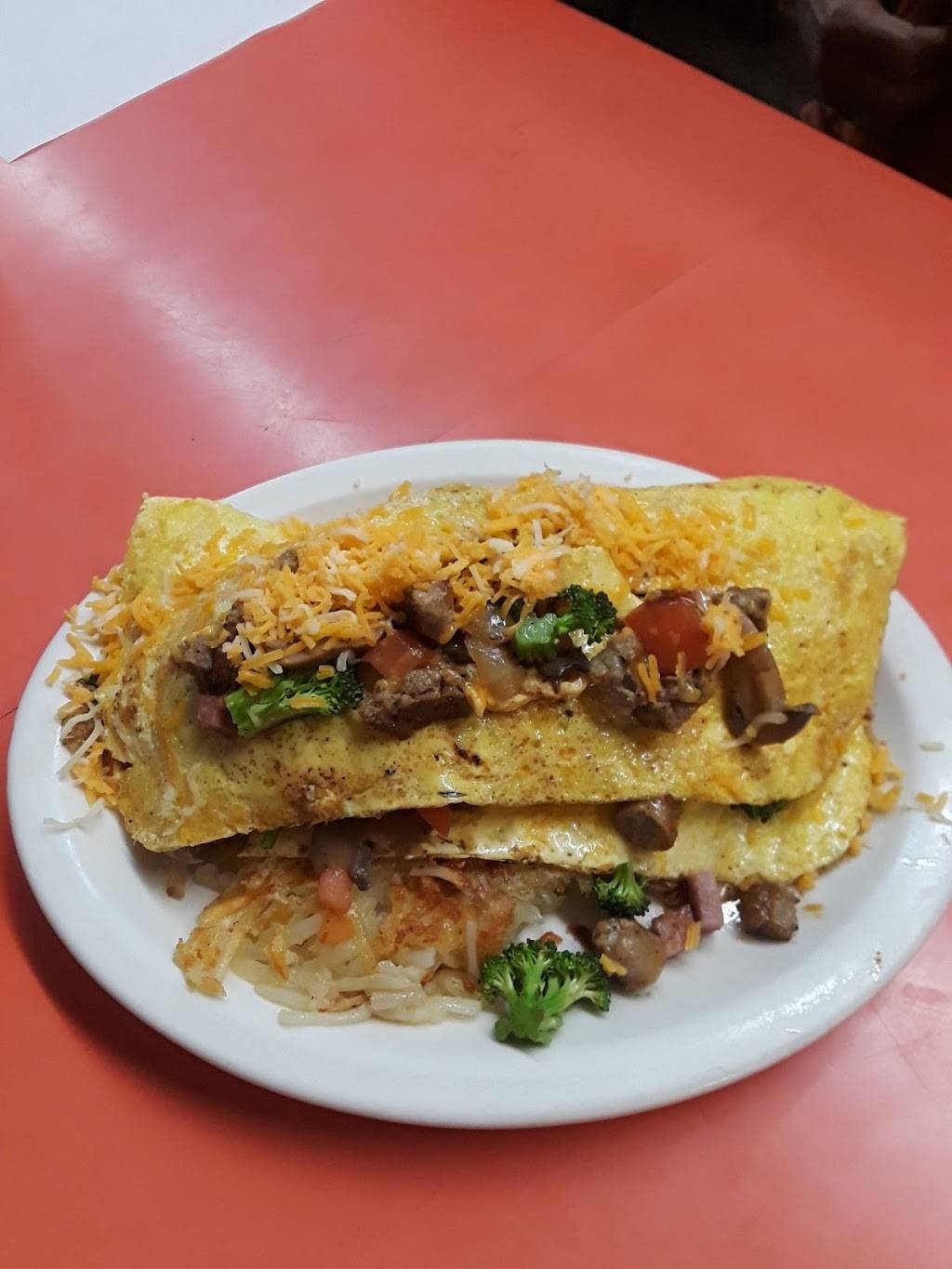 Pattys Cafe | restaurant | 205 S Main St, Le Sueur, MN 56058, USA | 5076656929 OR +1 507-665-6929