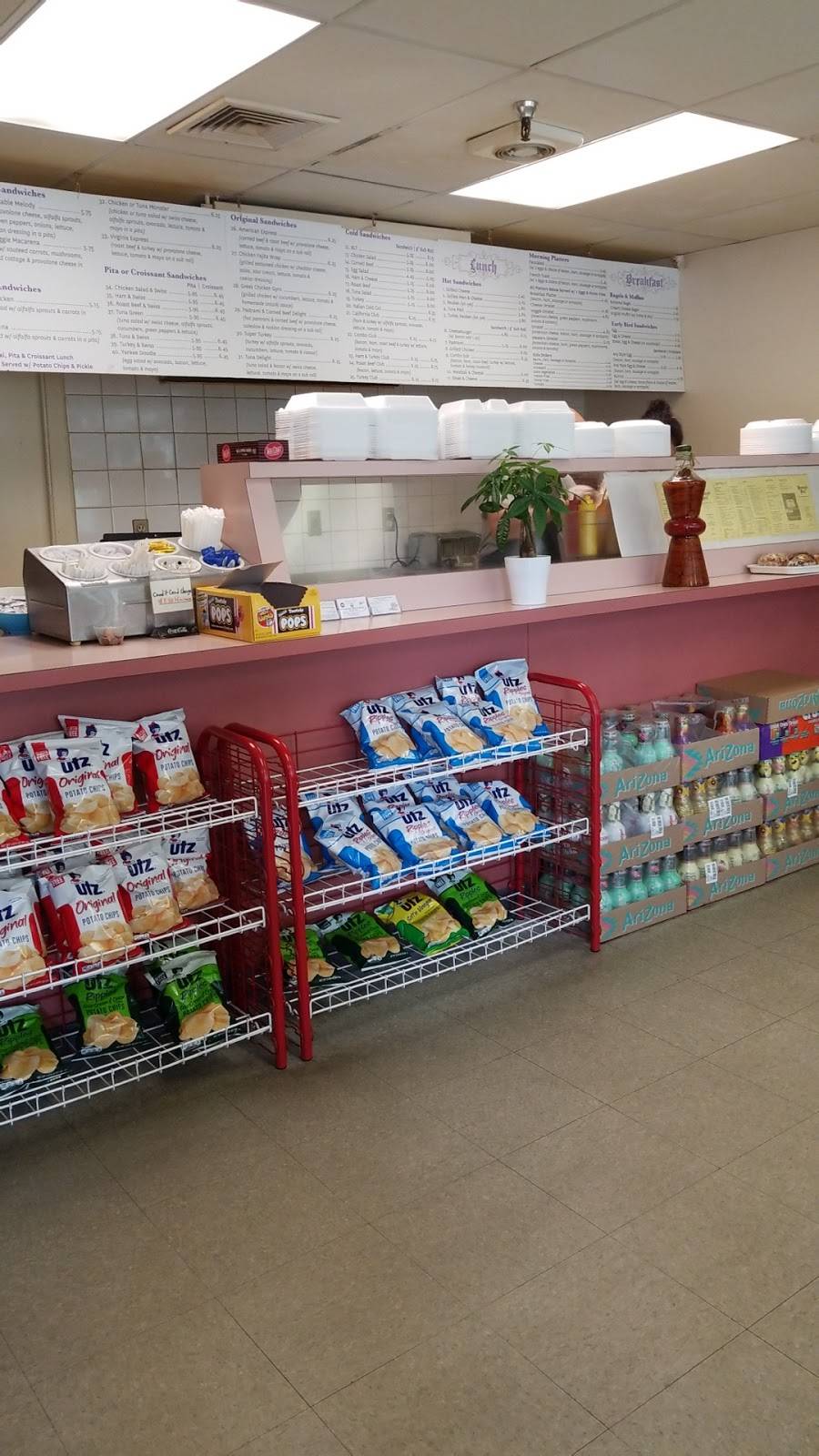 Youngs Deli | restaurant | 22636 Glenn Dr #102, Sterling, VA 20164, USA | 7034819114 OR +1 703-481-9114