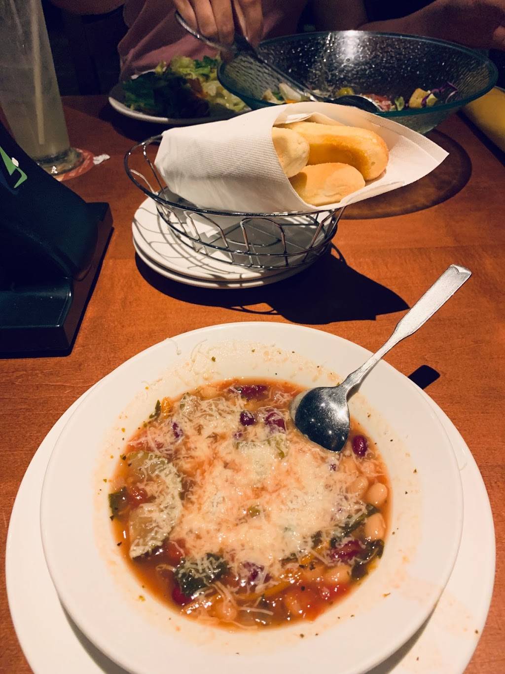 Olive Garden Italian Restaurant | meal takeaway | 12870 S Cleveland Ave, Fort Myers, FL 33907, USA | 2399367770 OR +1 239-936-7770