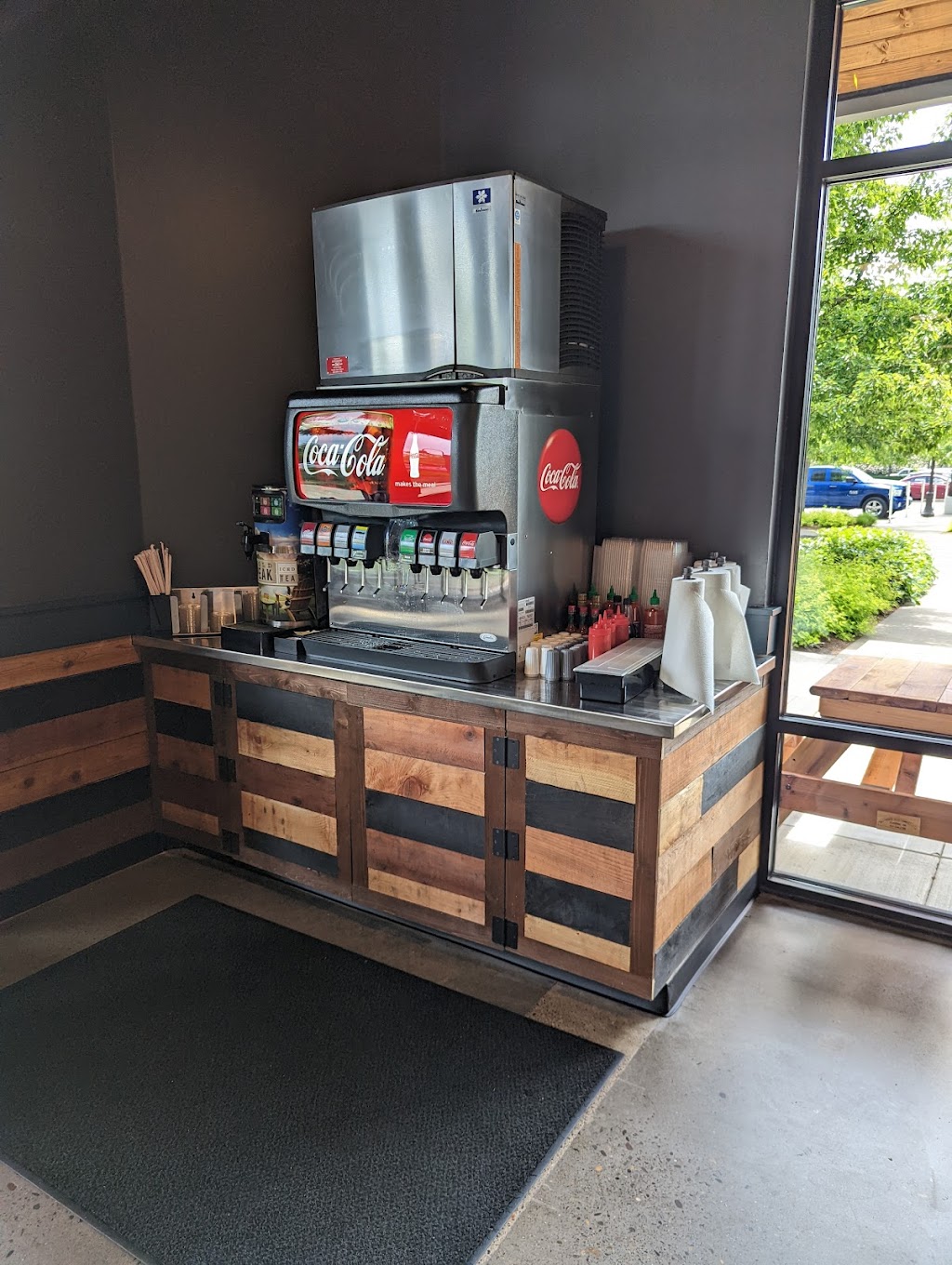 Killer Burger | restaurant | 30020 SW Boones Ferry Rd, Wilsonville, OR 97070, USA | 5034270335 OR +1 503-427-0335