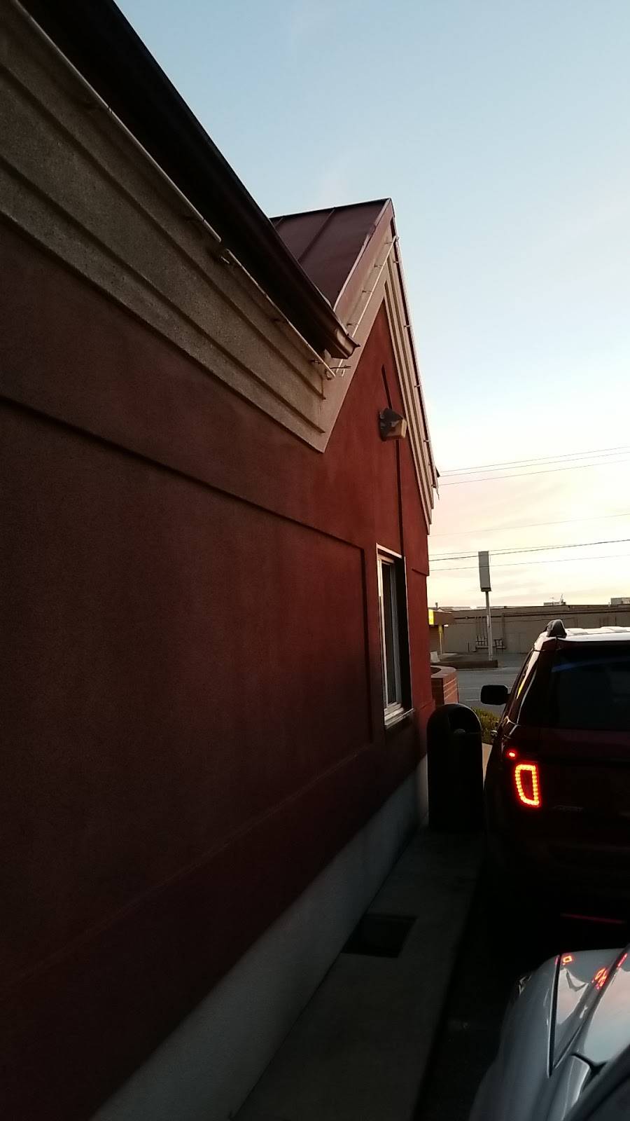 C & B Maddox Famous Chicken | restaurant | 698 Main St, Layton, UT 84041, USA | 8014443118 OR +1 801-444-3118