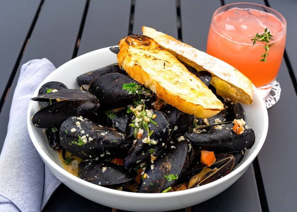 Yella on the Water | restaurant | 25 Western Ave, Gloucester, MA 01930, USA | 9784915334 OR +1 978-491-5334