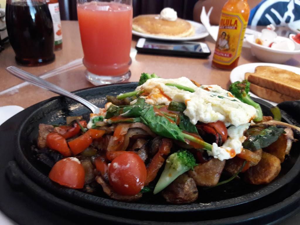 Dennys | restaurant | 13201 Gladstone Ave, Sylmar, CA 91342, USA | 8188337808 OR +1 818-833-7808