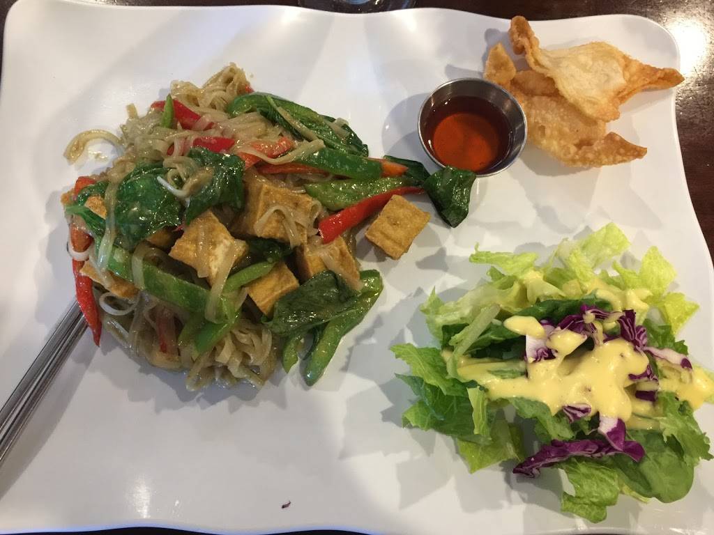 Rocharin Thai Bistro | restaurant | 600 Pacific Coast Hwy #108, Seal Beach, CA 90740, USA | 5625965156 OR +1 562-596-5156