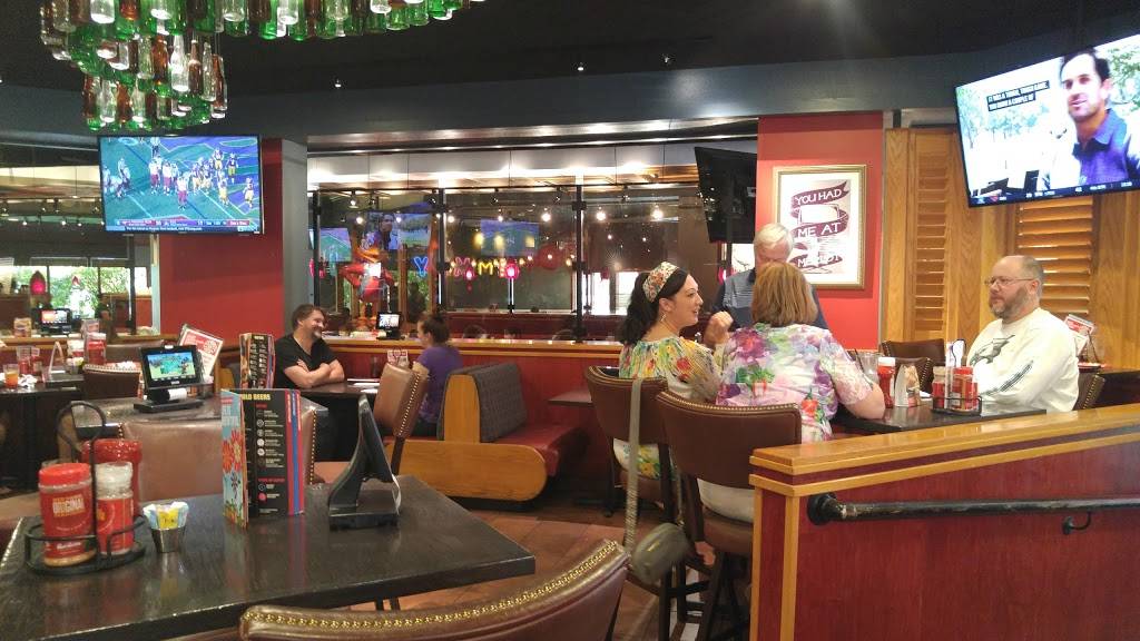 Red Robin Gourmet Burgers and Brews | restaurant | 1221 Executive Pkwy, Eugene, OR 97401, USA | 5414849588 OR +1 541-484-9588