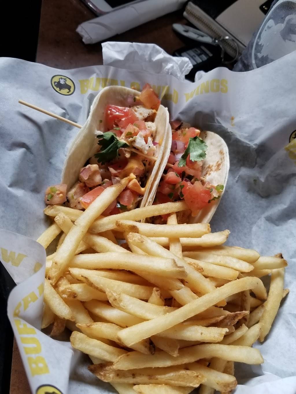 Buffalo Wild Wings | meal takeaway | 903 Taunton Rd E, Oshawa, ON L1H 7K5, Canada | 9057258447 OR +1 905-725-8447