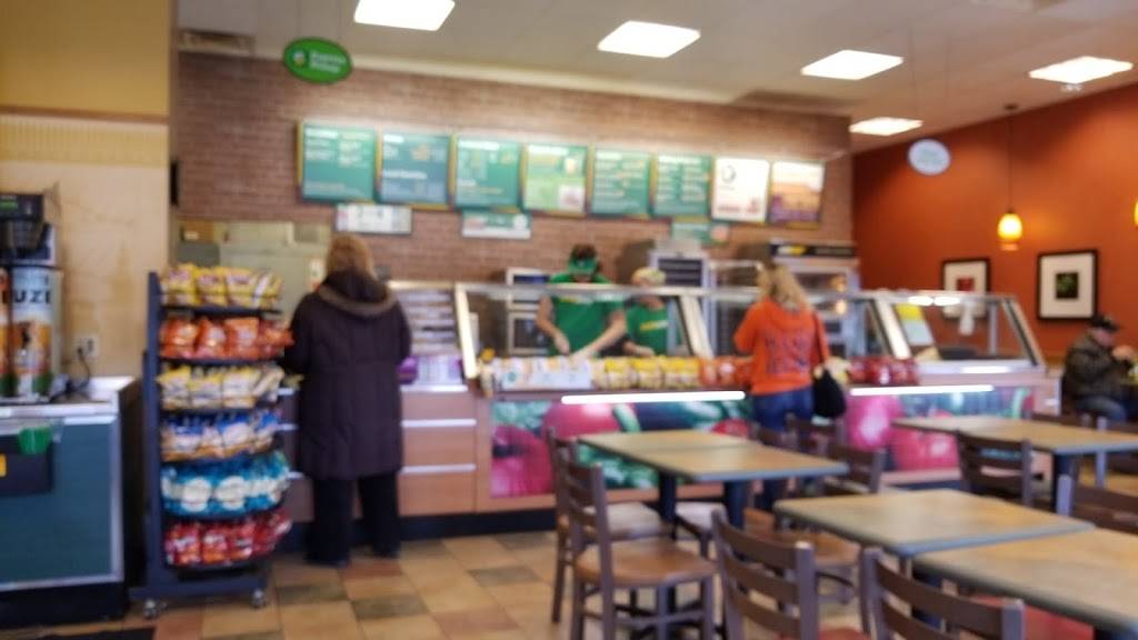 Subway | restaurant | 120 N 4th St, Chillicothe, IL 61523, USA | 3092743010 OR +1 309-274-3010