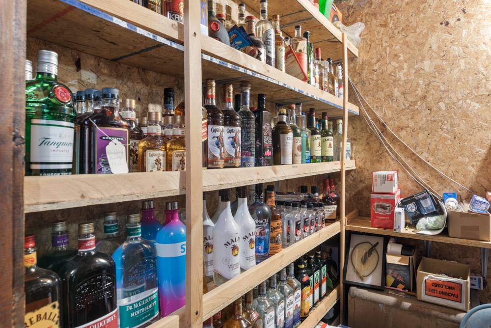 Vals Place - Two Doors Down | restaurant | 1 S Meridian St, Redkey, IN 47373, USA | 7653693912 OR +1 765-369-3912