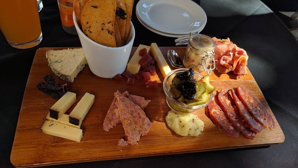 The Hollywood Brown Derby | restaurant | 351 South Studio Dr N, Orlando, FL 32830, USA | 4079393463 OR +1 407-939-3463