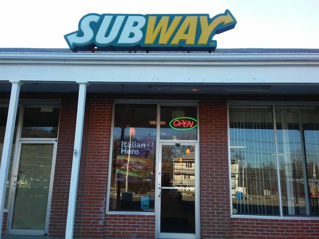 Subway | restaurant | 28 Norwich Ave, Norwich, CT 06360, USA | 8608897160 OR +1 860-889-7160