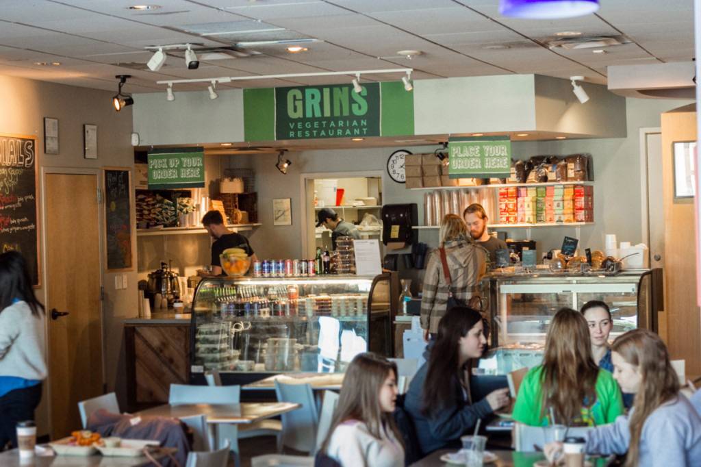 Grins Vegetarian Cafe | restaurant | 2421 Vanderbilt Pl, Nashville, TN 37212, USA | 6153228571 OR +1 615-322-8571