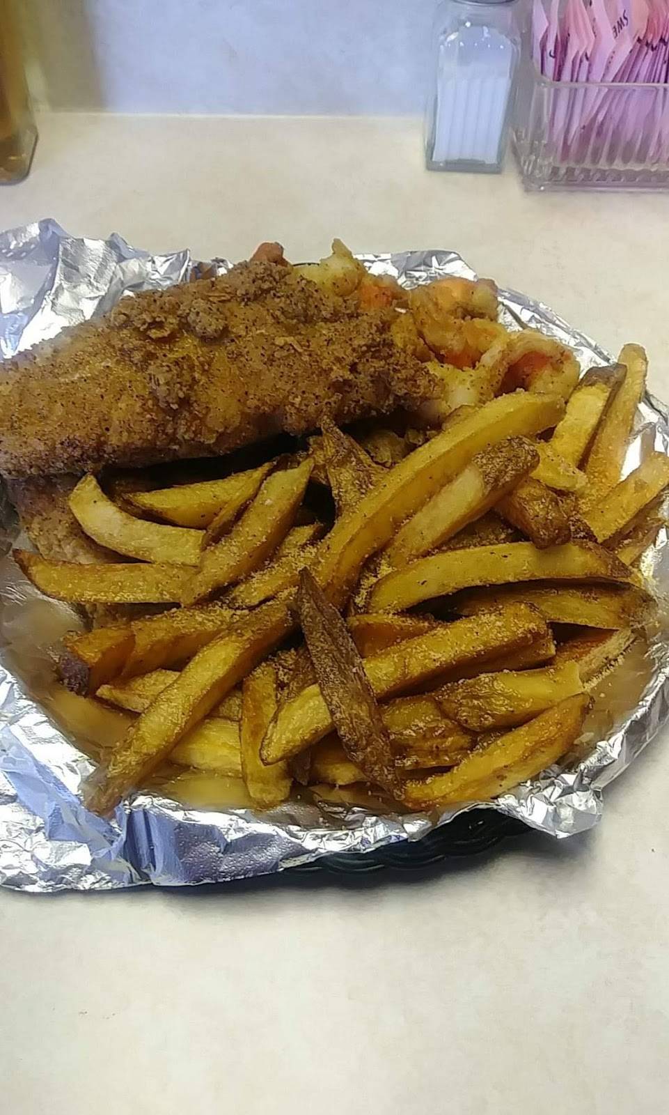 The Dog House | restaurant | 918 Liberty St, Chesapeake, VA 23324, USA | 7573670778 OR +1 757-367-0778