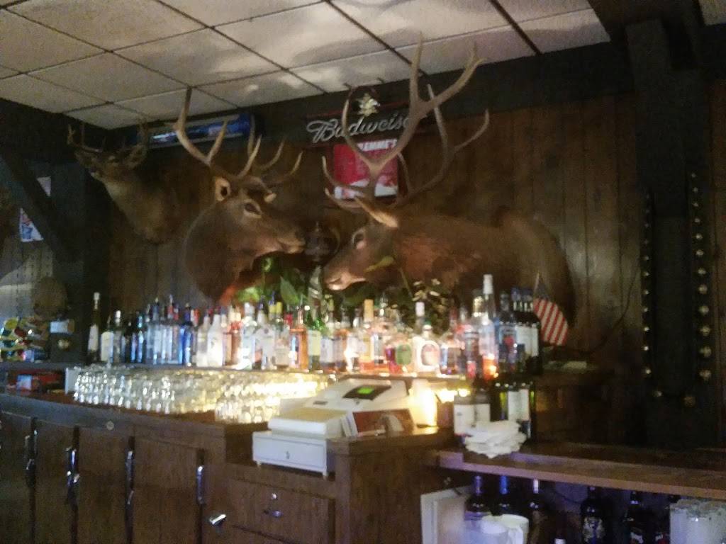 Klemmes Wagon Wheel | restaurant | 120 S Wisconsin Dr, Howards Grove, WI 53083, USA | 9205652325 OR +1 920-565-2325