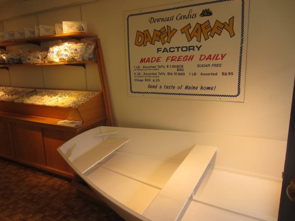 Daffy Taffy And Fudge Factory | restaurant | 2-14 By-Way, Boothbay Harbor, ME 04538, USA | 2076335178 OR +1 207-633-5178