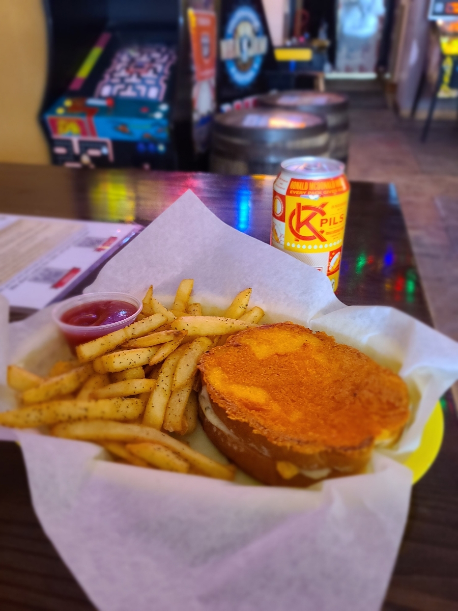 Gambals Social Club | restaurant | 4116 Pennsylvania Ave, Kansas City, MO 64111, USA | 8162986477 OR +1 816-298-6477