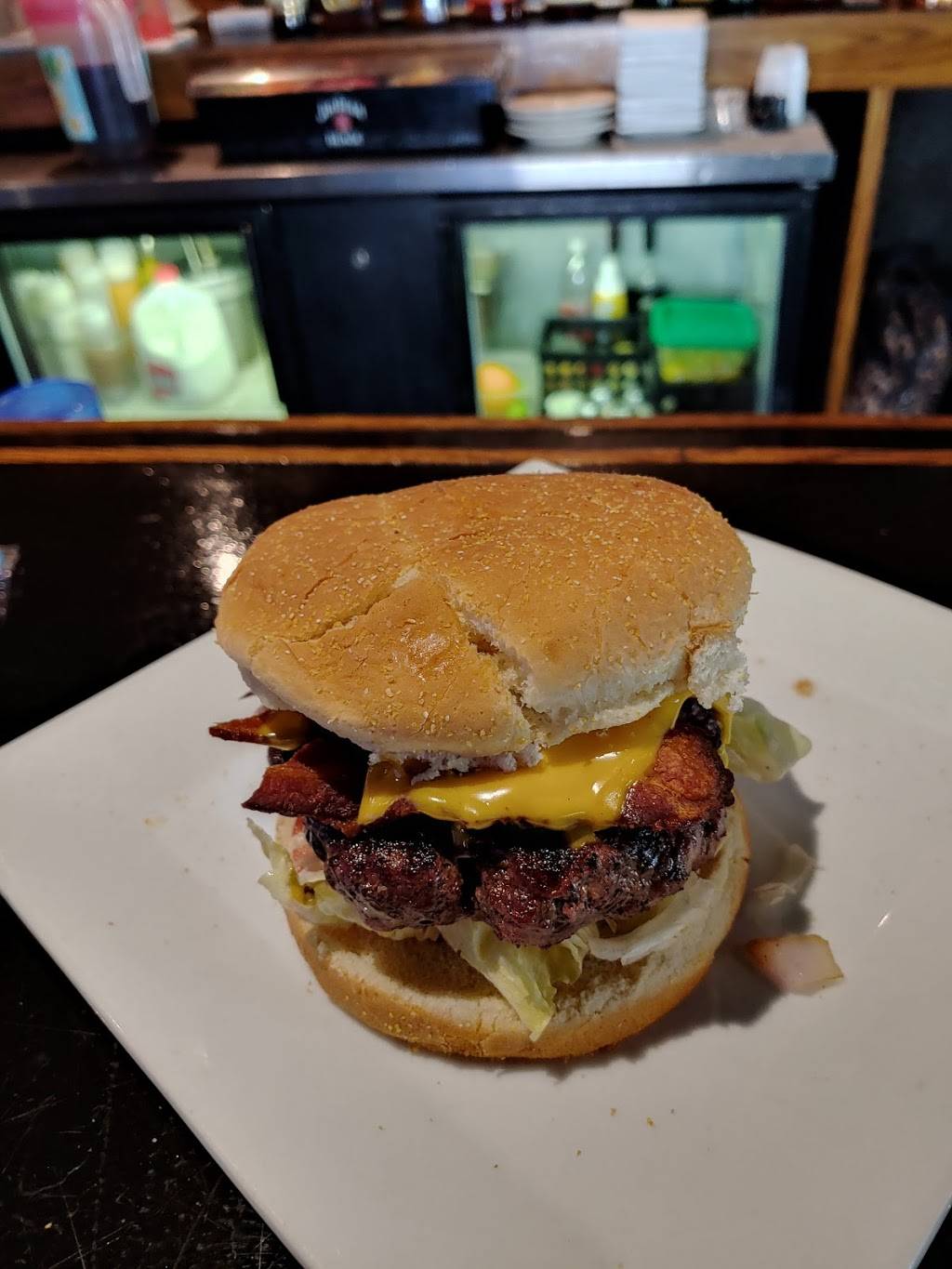 Rocky’s Restaurant and Pub | restaurant | 1562 Island Ave, McKees Rocks, PA 15136, USA | 4127717191 OR +1 412-771-7191