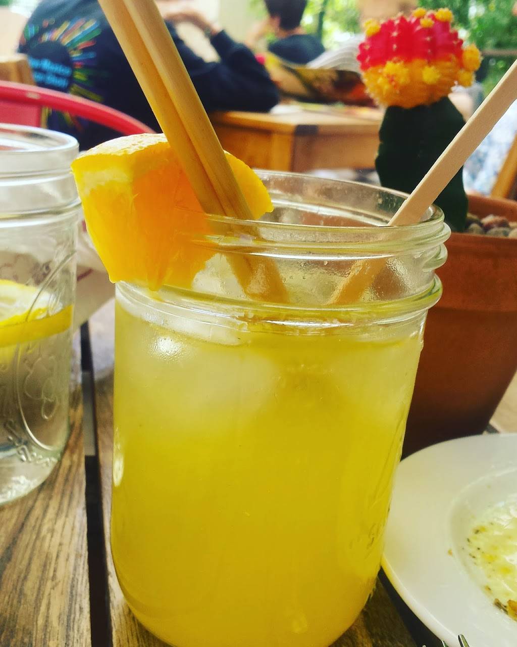 Vinaigrette | restaurant | 1828 Central Ave SW, Albuquerque, NM 87104, USA | 5058425507 OR +1 505-842-5507