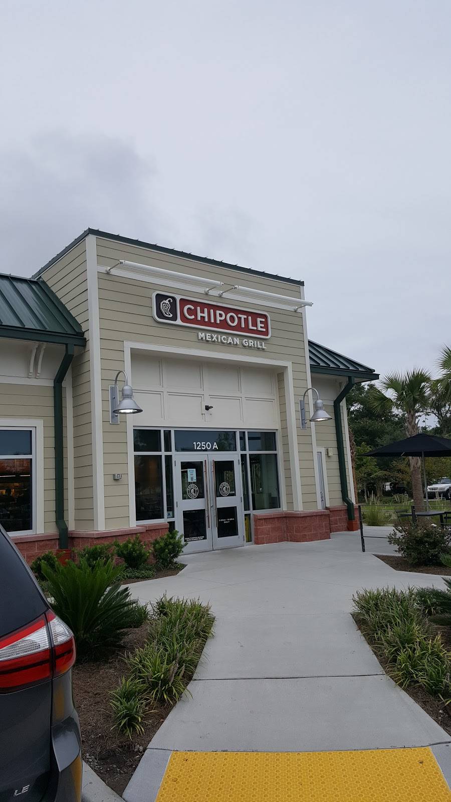 Chipotle Mexican Grill | restaurant | 1250 Fording Island Rd Ste A, Bluffton, SC 29910, USA | 8438362442 OR +1 843-836-2442