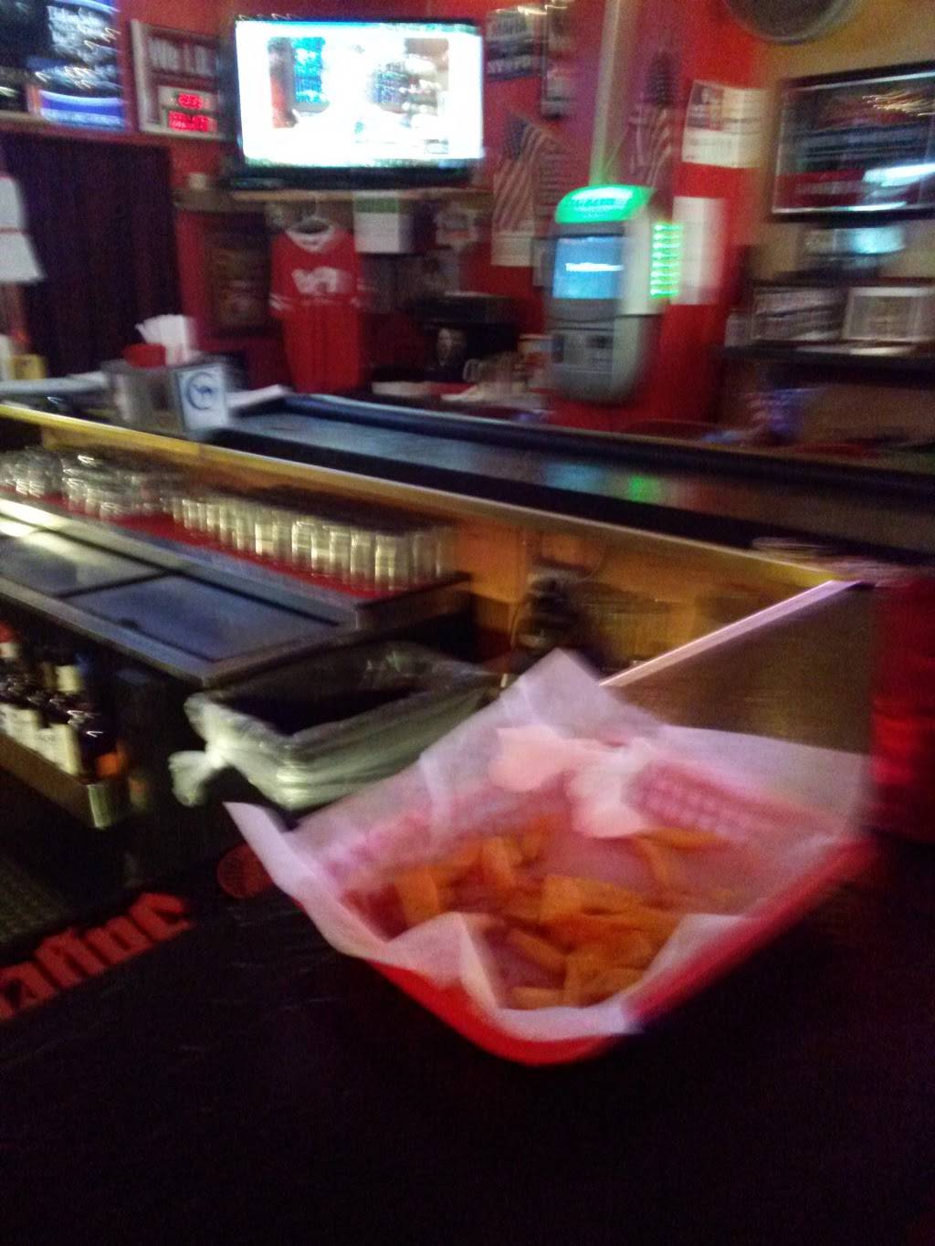 Red Carpet Tavern | restaurant | 3301 Wayne Ave, Dayton, OH 45420, USA | 9372589521 OR +1 937-258-9521