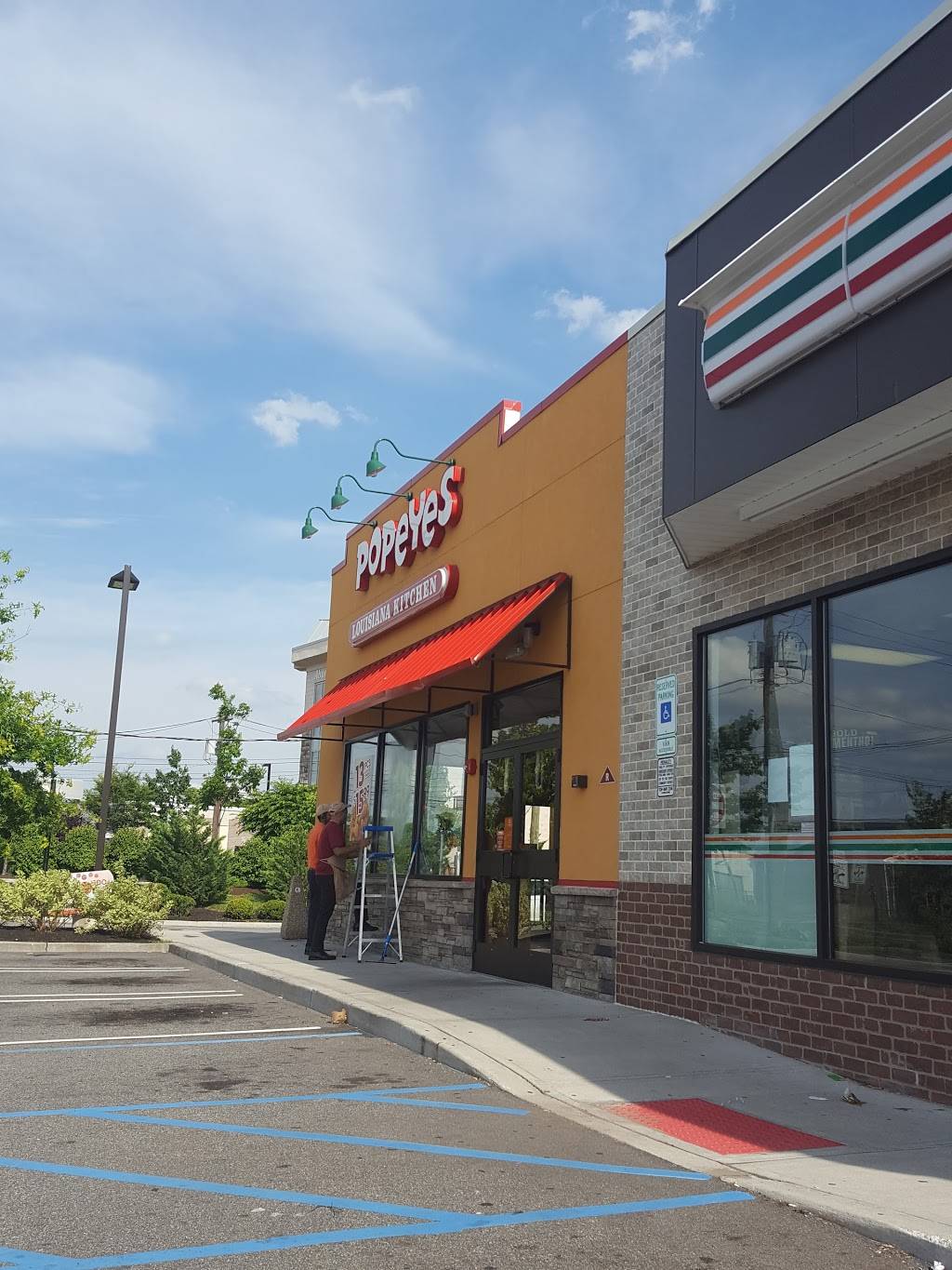 Popeyes Louisiana Kitchen | restaurant | 480 Stelton Rd, Piscataway Township, NJ 08854, USA | 7327521039 OR +1 732-752-1039