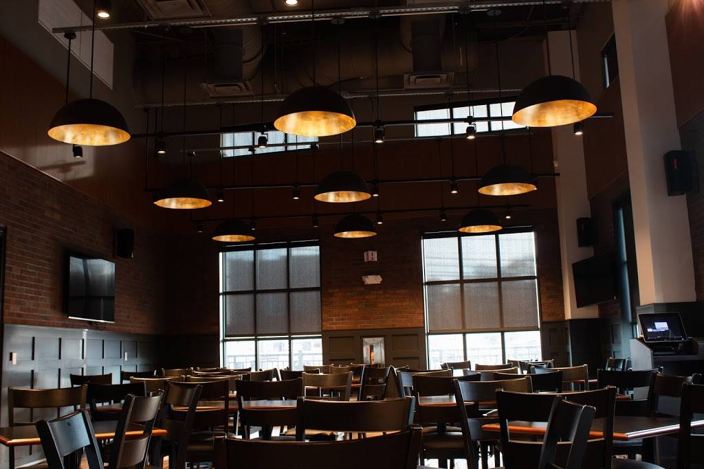 Curtains Bar and Restaurant | restaurant | 150 Avenel St, Avenel, NJ 07001, USA | 7325824595 OR +1 732-582-4595