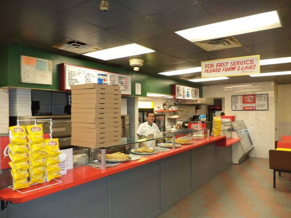 Queen Pizza II | restaurant | 48 Commerce St, Newark, NJ 07102, USA | 9732421829 OR +1 973-242-1829