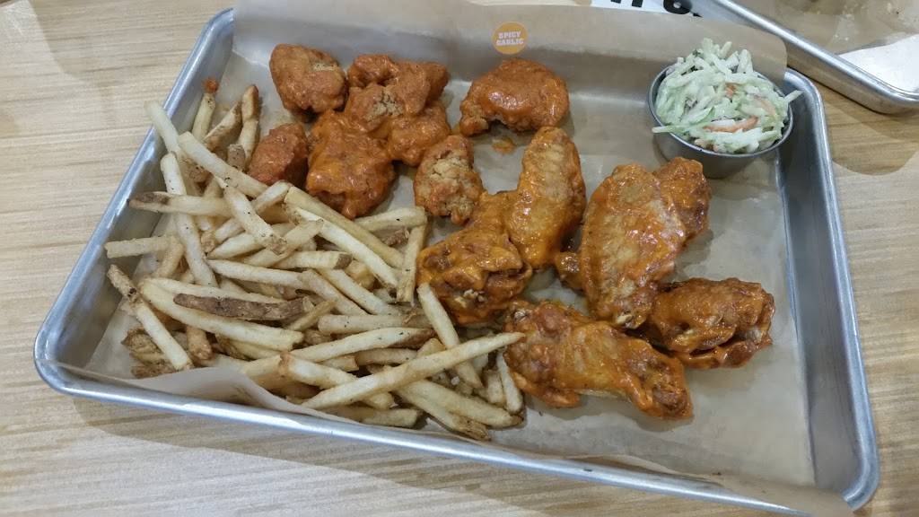 Buffalo Wild Wings | meal takeaway | 37651 Six Mile Rd, Livonia, MI 48152, USA | 7344694400 OR +1 734-469-4400